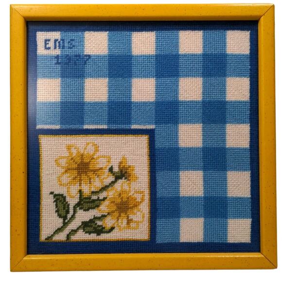 Vintage daisy crossstitch with blue buffalo check signature in yellow frame - Picture 1 of 4